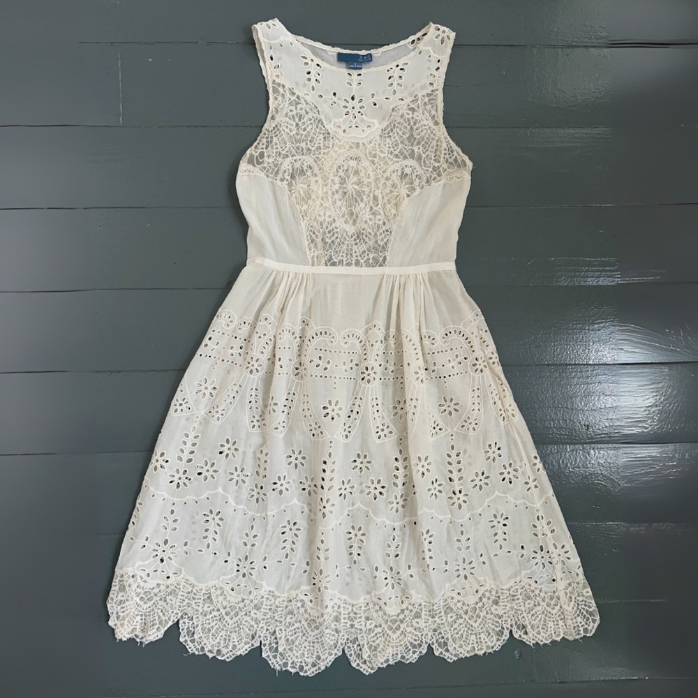 White Lace Sleeveless Dress